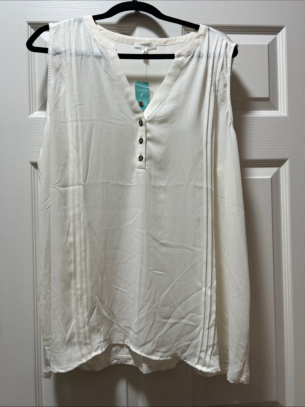 NWT Maurices Cream Sleeveless V-Neck Button Front Blouse